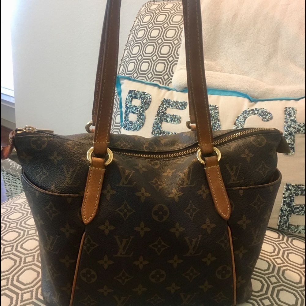 Authentic Louis Vuitton Monogram Totally MM